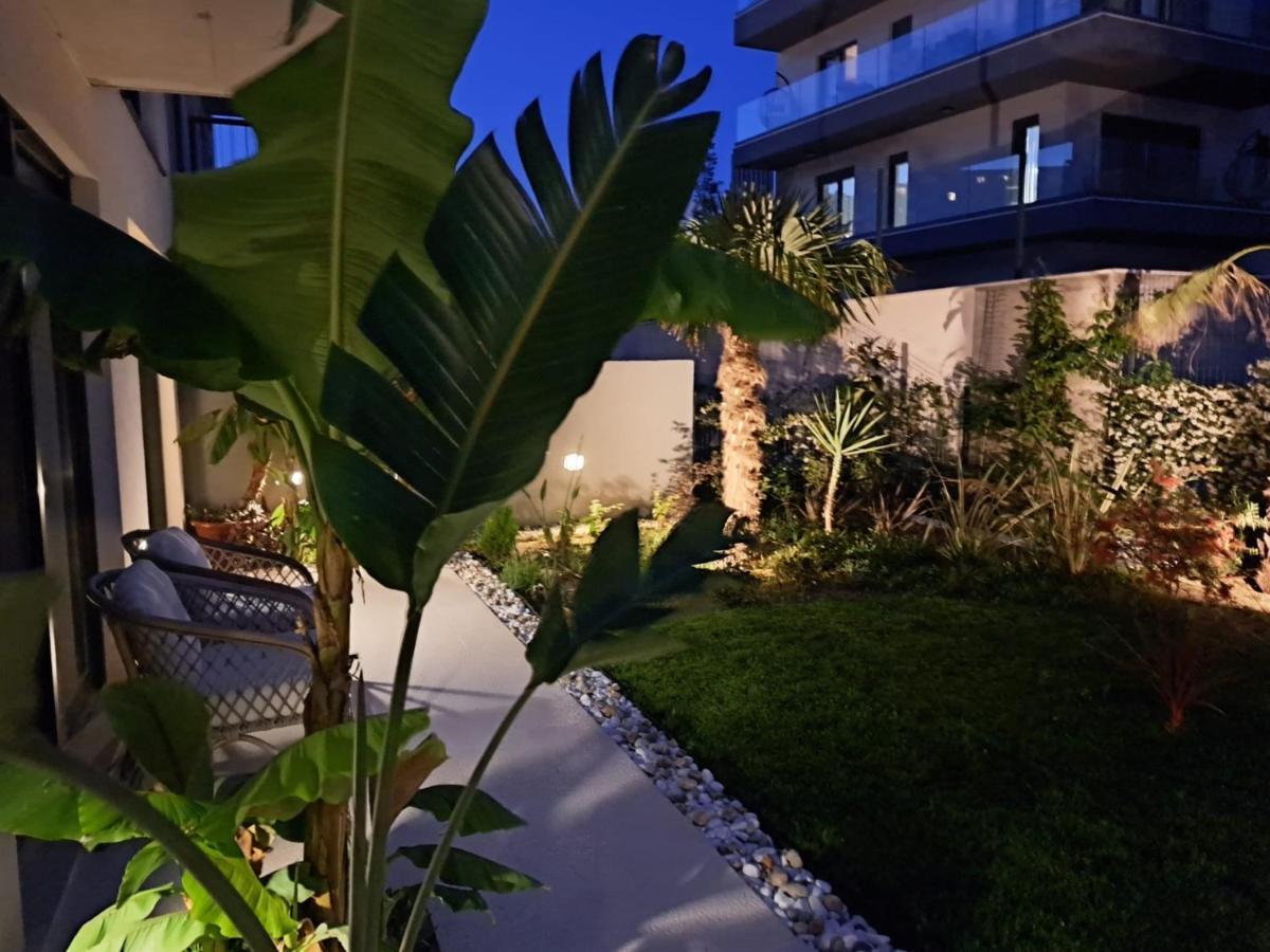 With Private Pool *