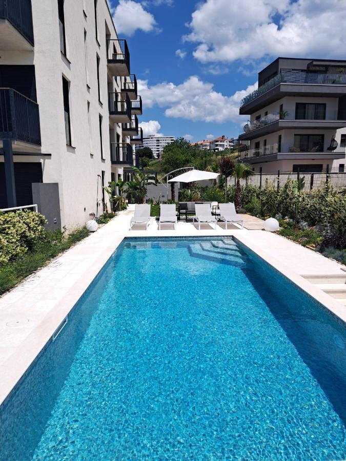 With Private Pool * Split