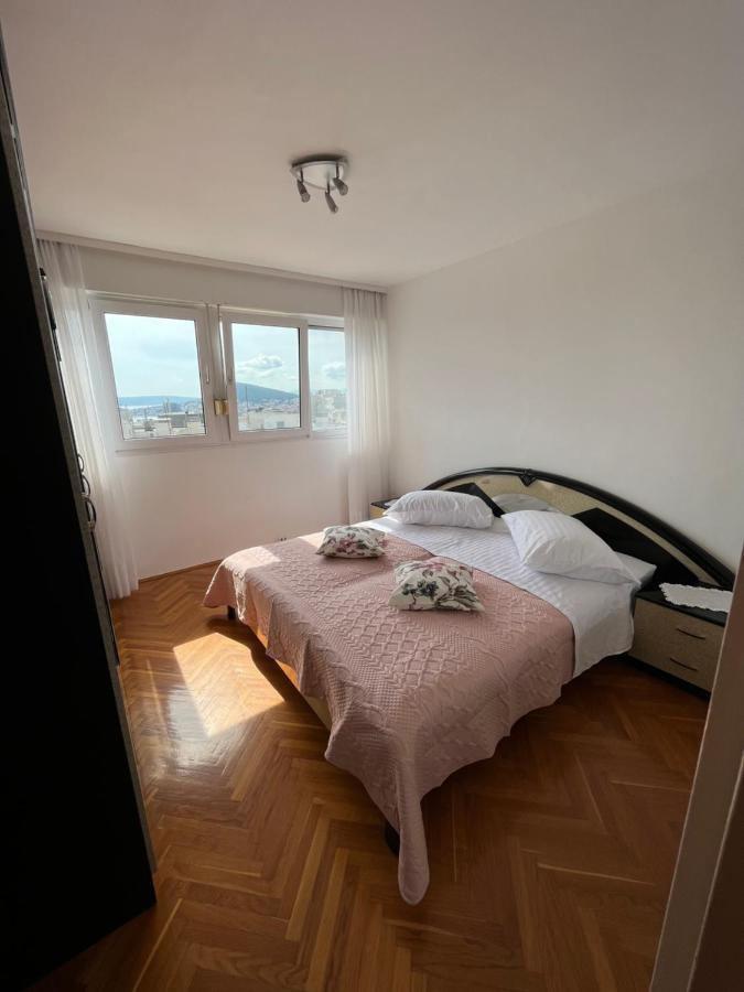 Sunny Corner Apartment Split