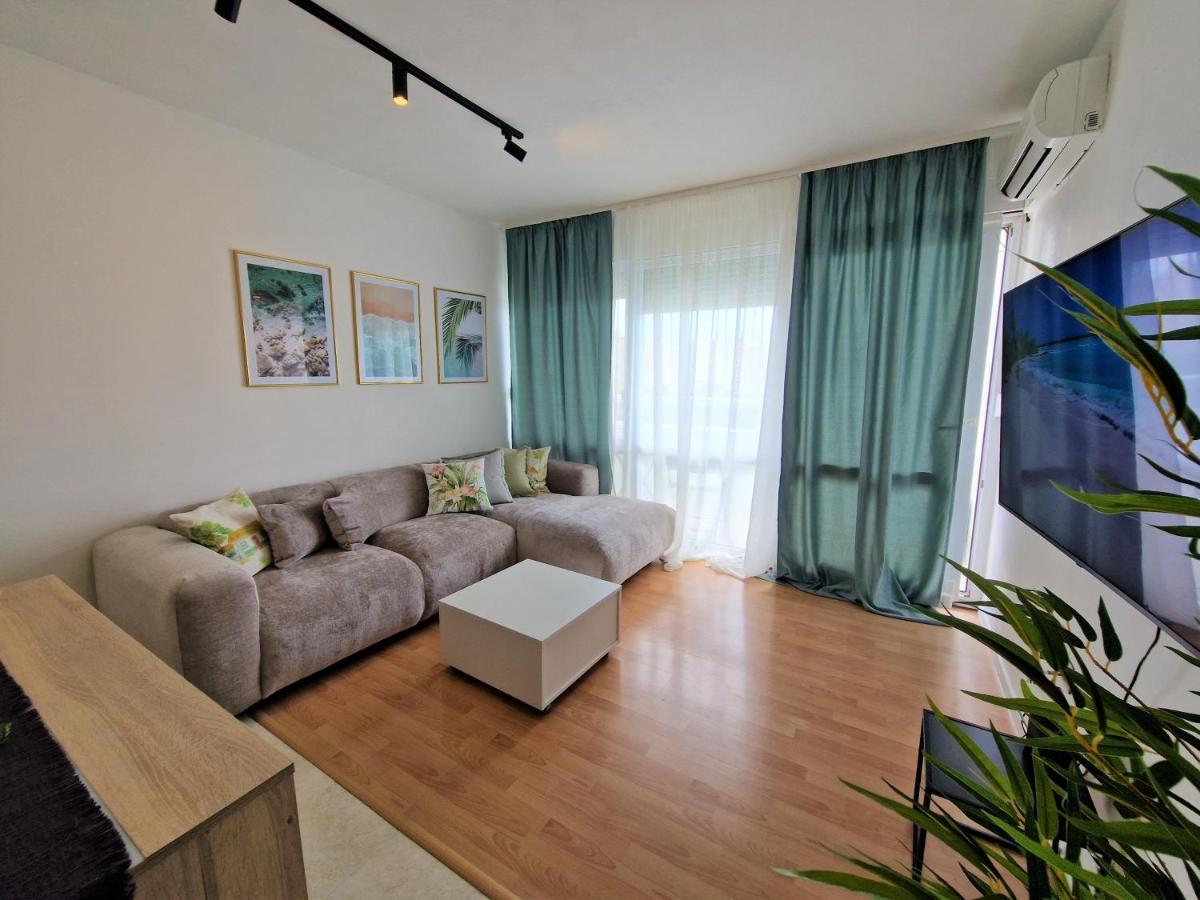 Luminous Apartment *