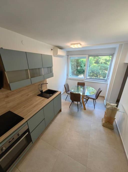 Apartamento New 1 Bedroom Near Center And *