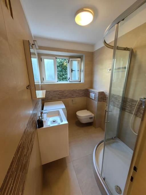 New 1 Bedroom Near Center And Apartamento Split