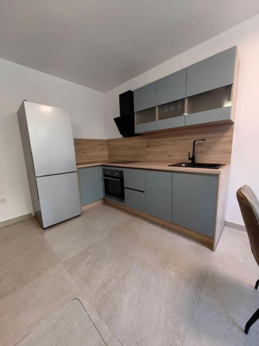 New 1 Bedroom Near Center And Apartamento
