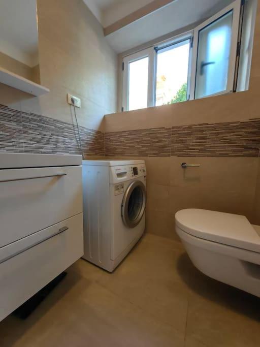 New 1 Bedroom Near Center And