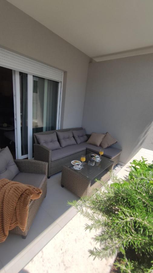 N&b Apartment Split