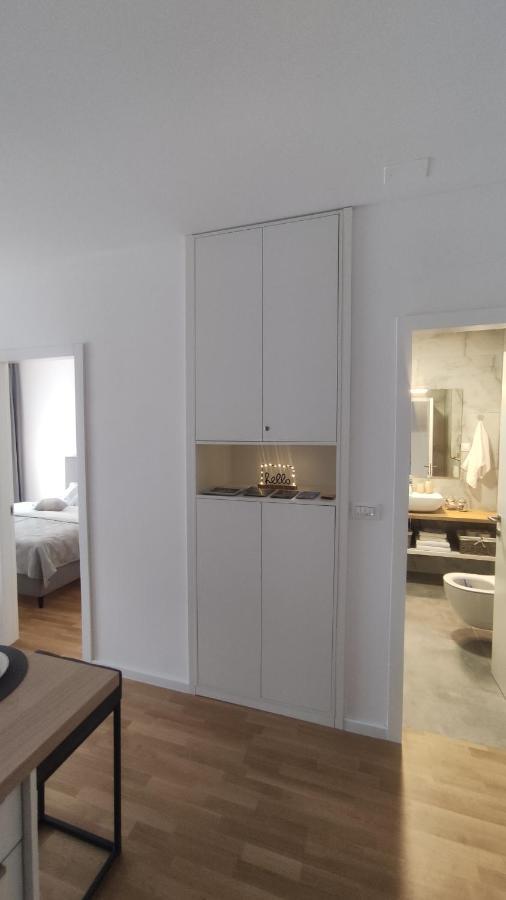 N&b Apartment Split
