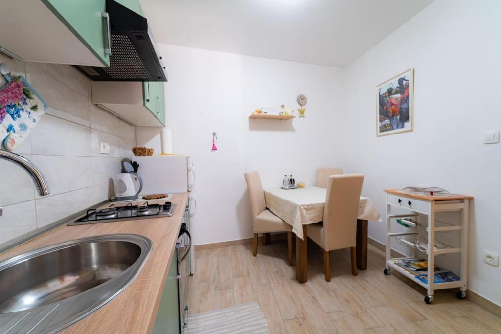 Charming In Old Town Apartment *