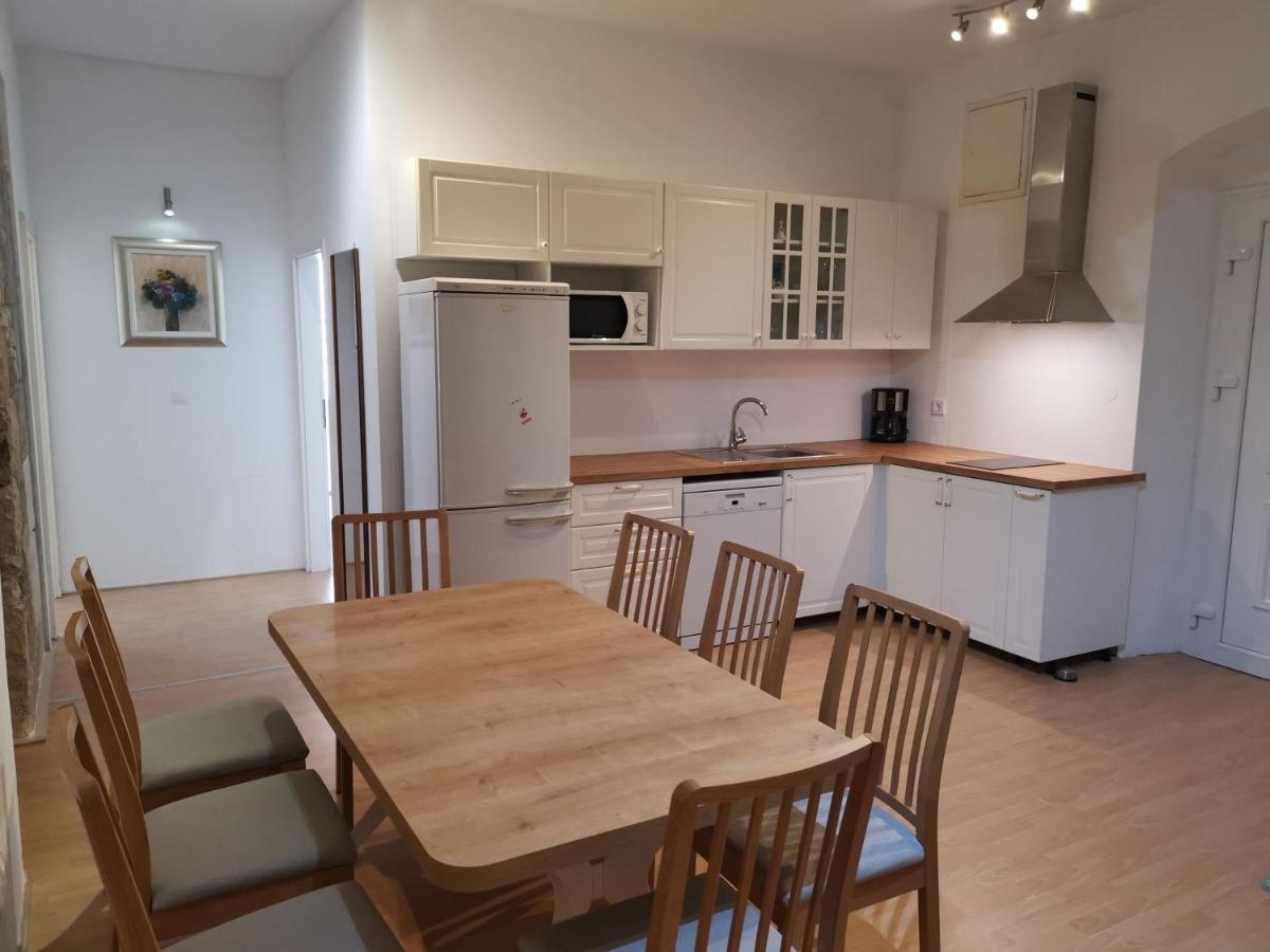Spacious 140m2 Downtown 3 Bedroom Apartment