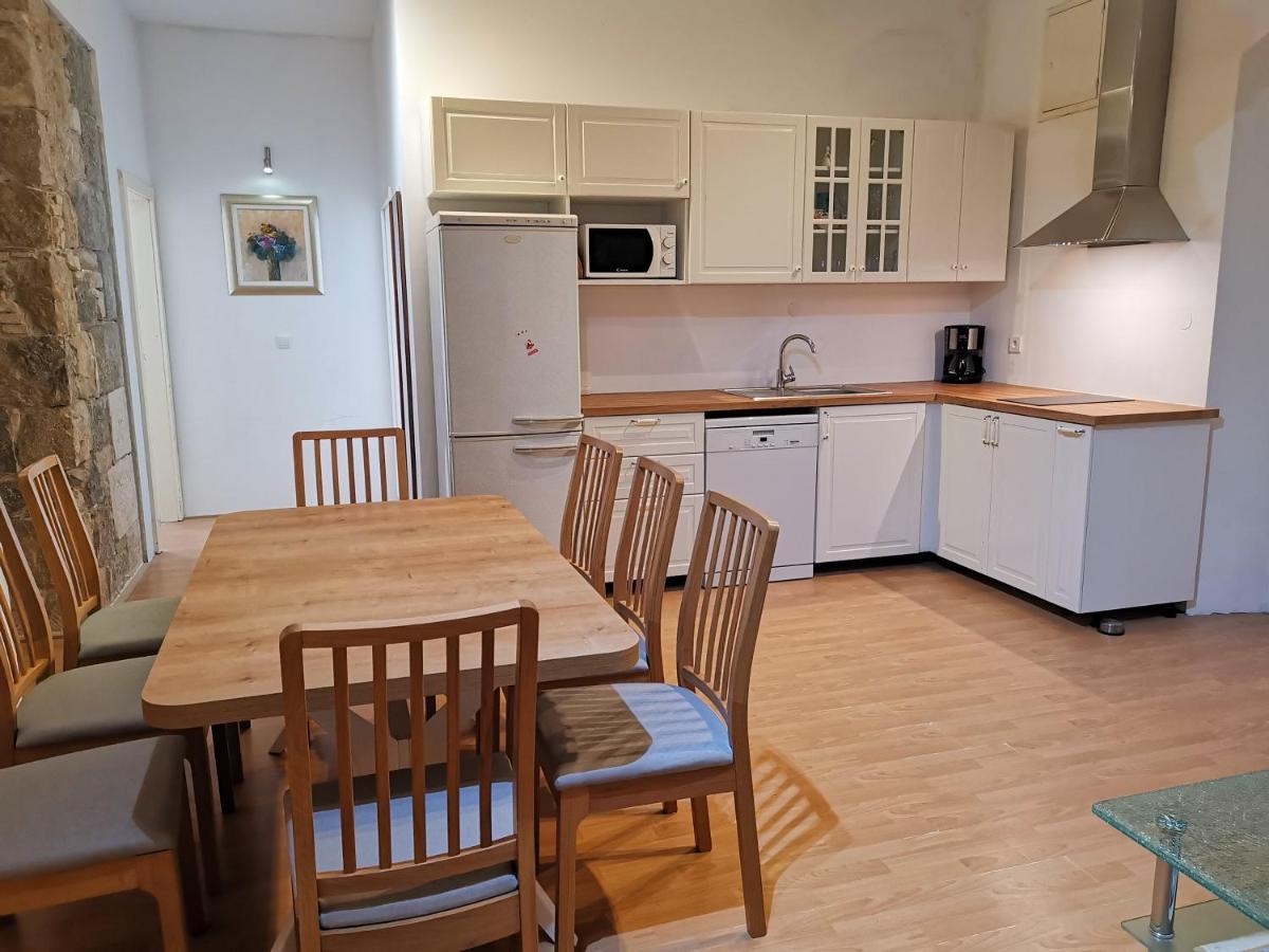 Spacious 140m2 Downtown 3 Bedroom Split