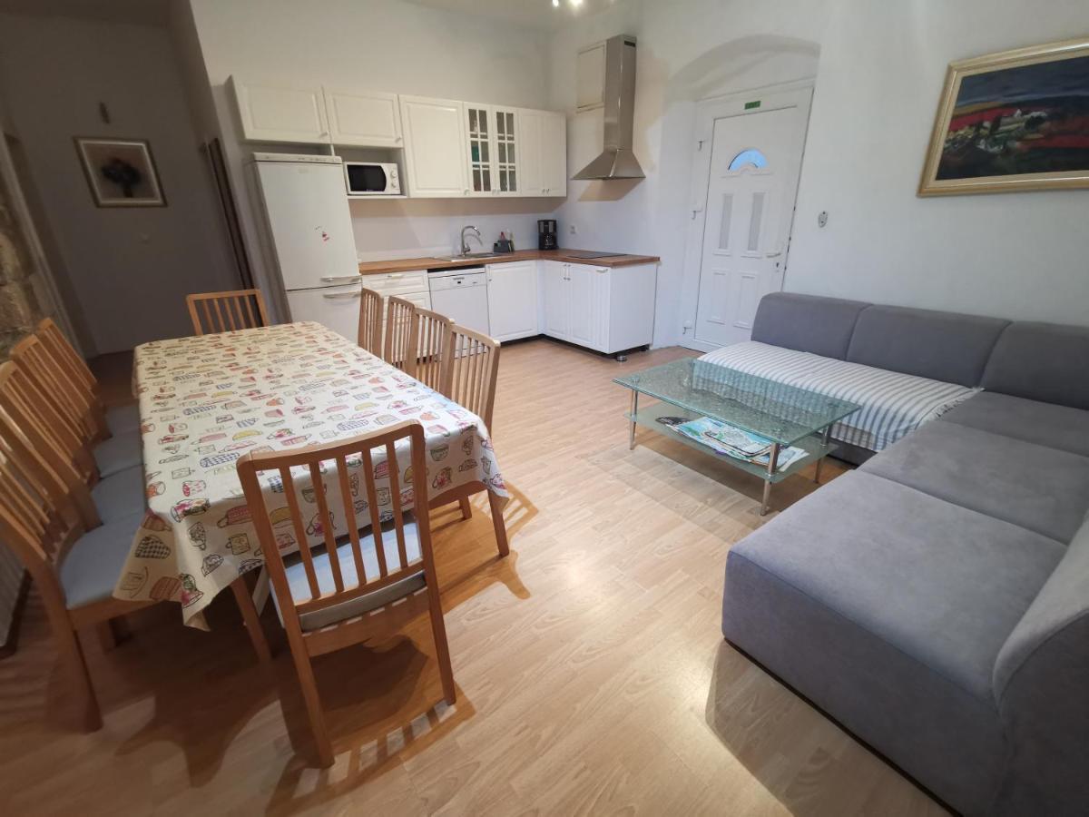 Spacious 140m2 Downtown 3 Bedroom Apartment Split