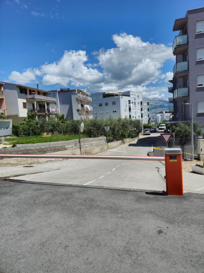 Frida- Free Private Parking Apartment