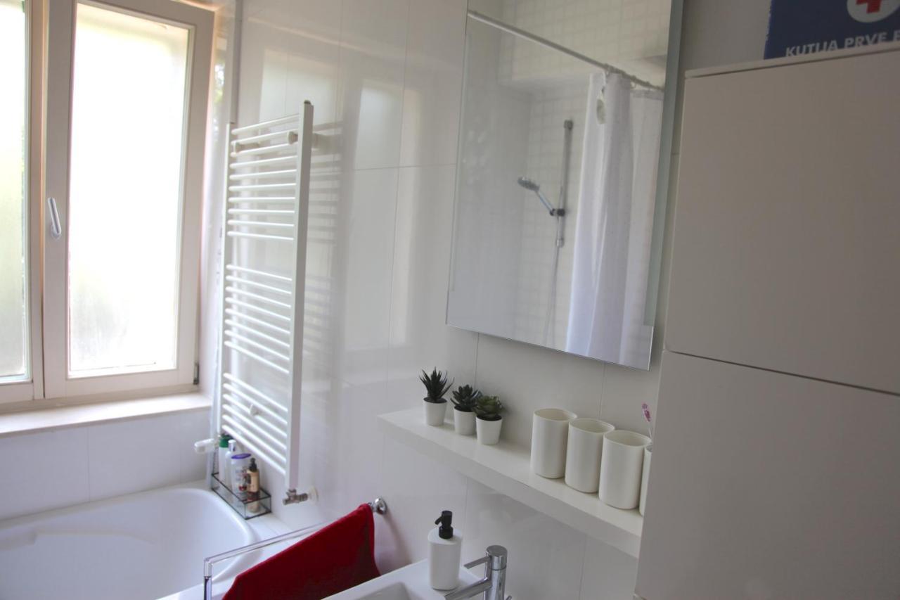 Apartman And Split