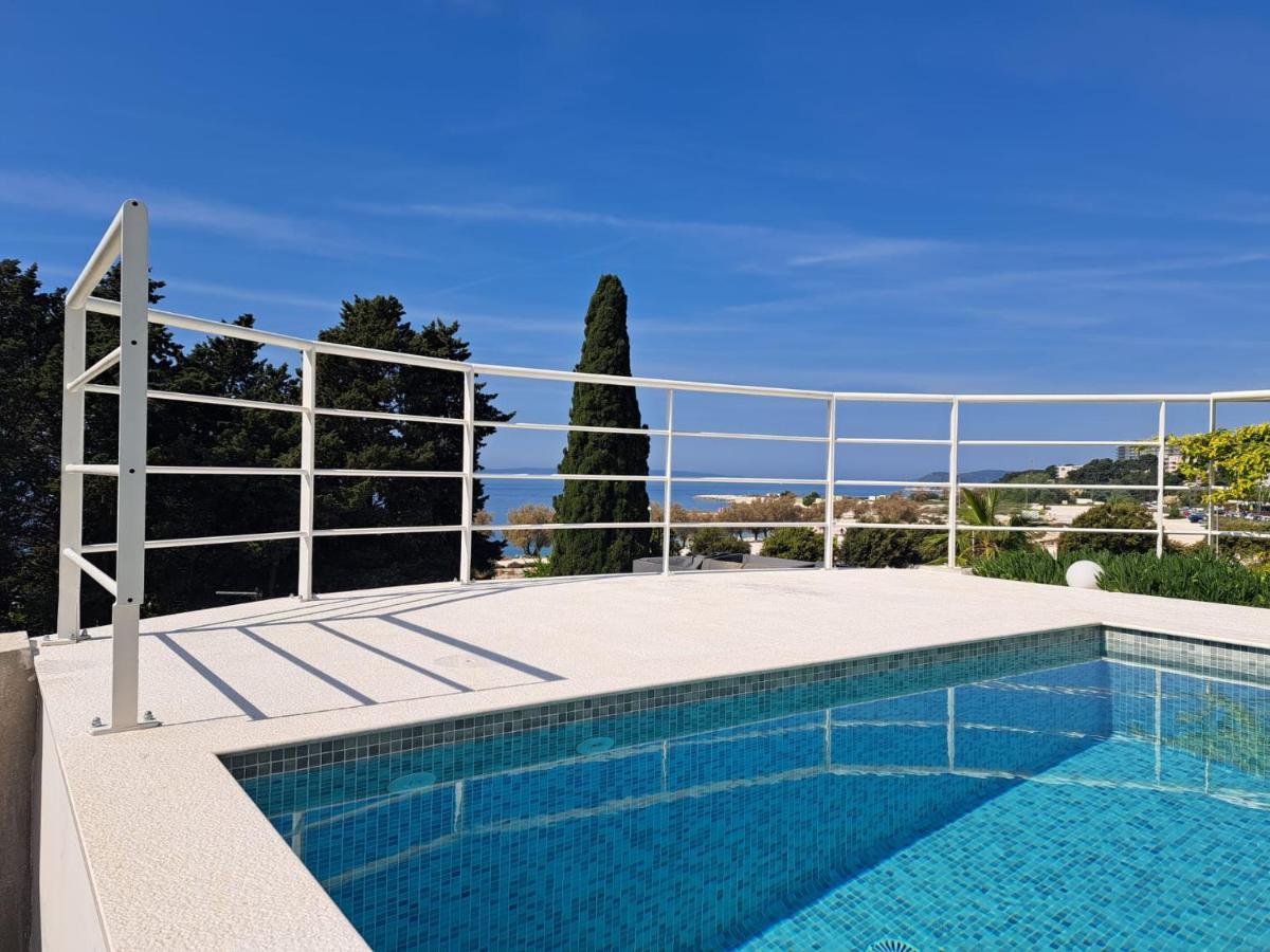 With Private Pool * Split