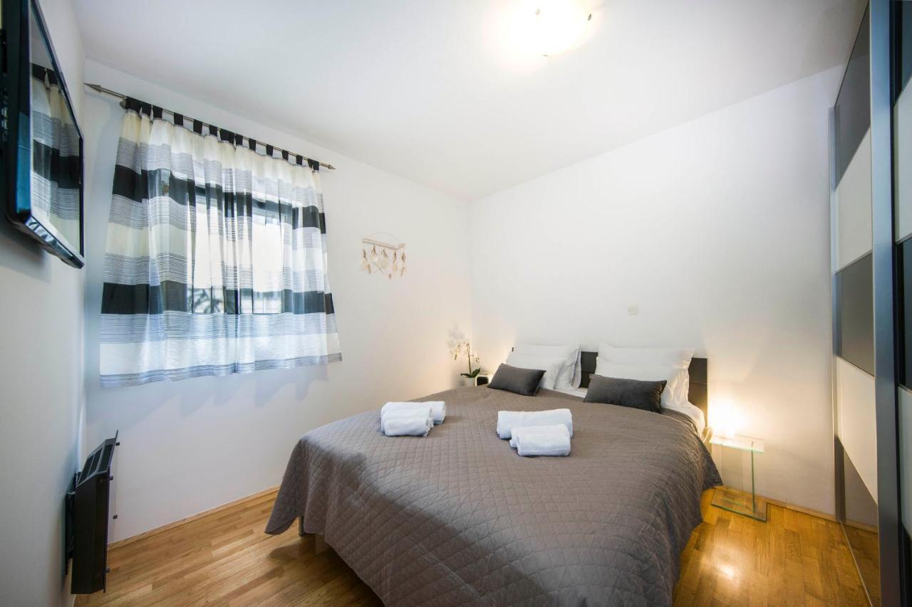 Summer Dreams Apartment Split