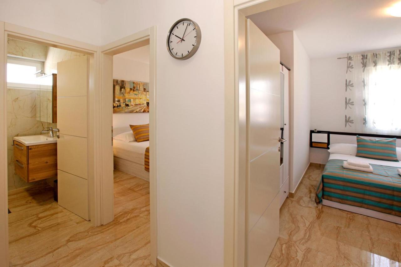 Modern 2-bed Apt, Late Check In Available Apartment *