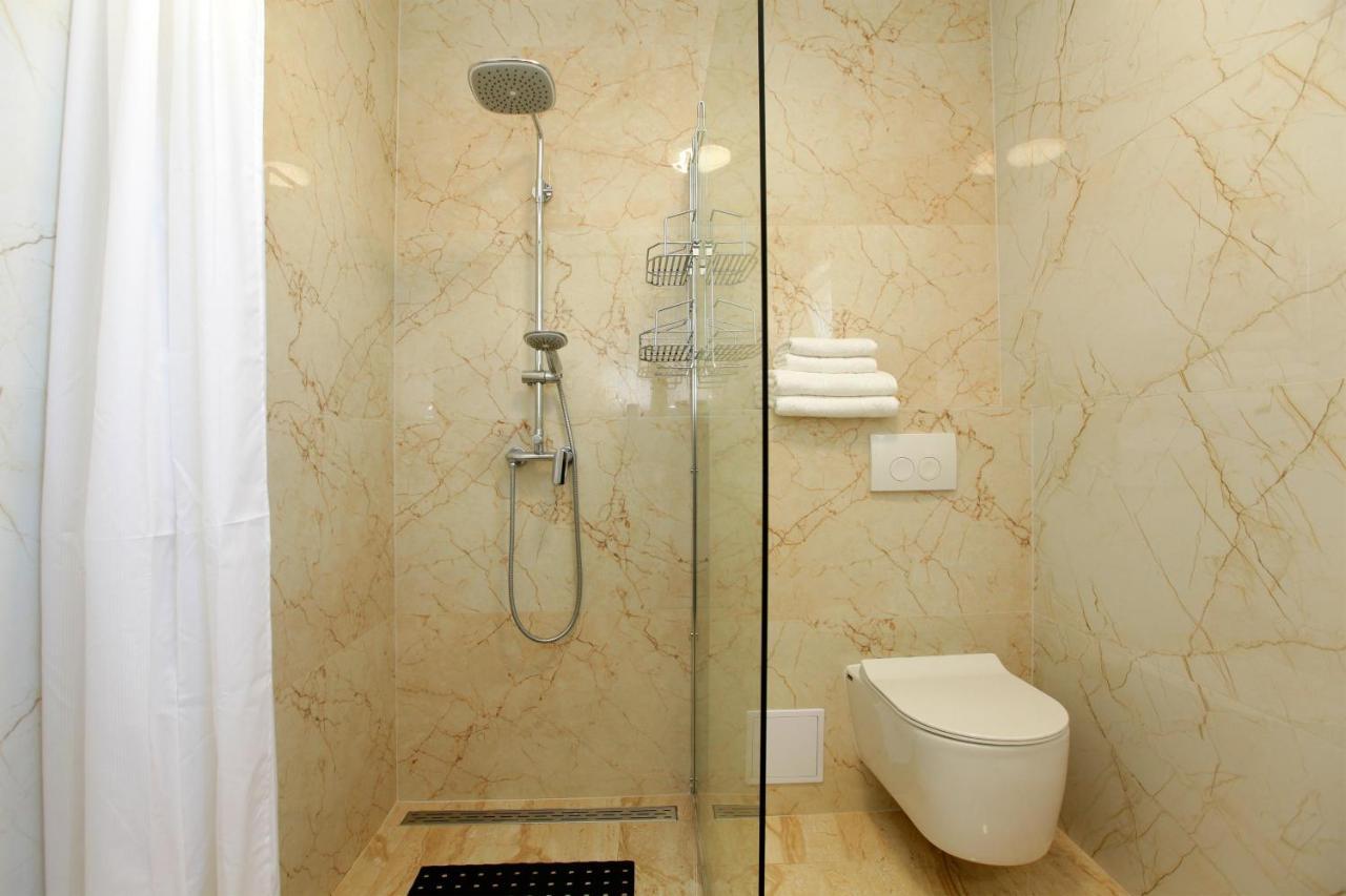 Modern 2-bed Apt, Late Check In Available Split