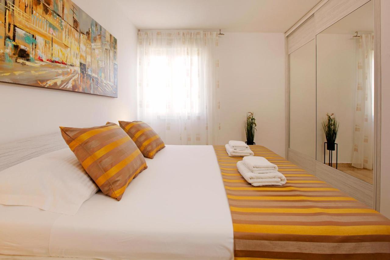 Modern 2-bed Apt, Late Check In Available *