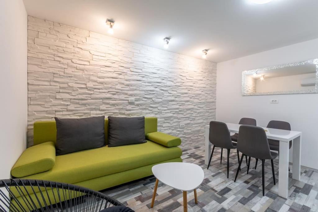 Apartment 3m - One Bedroom Split