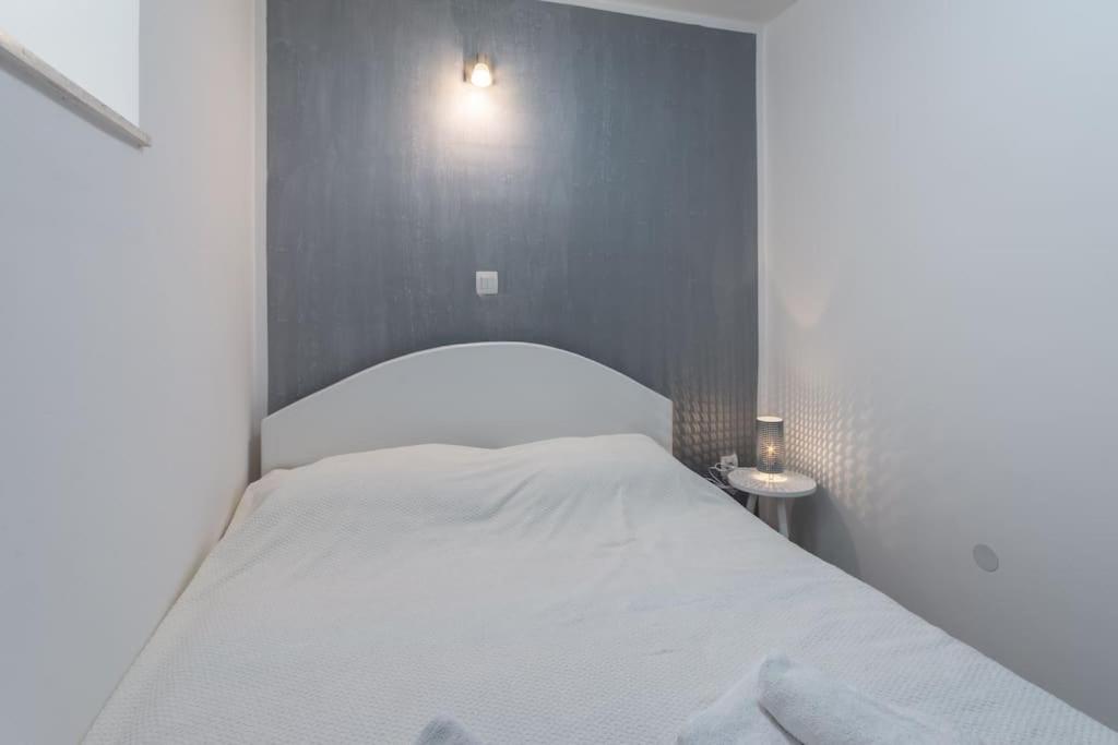 3m - One Bedroom Apartment Split