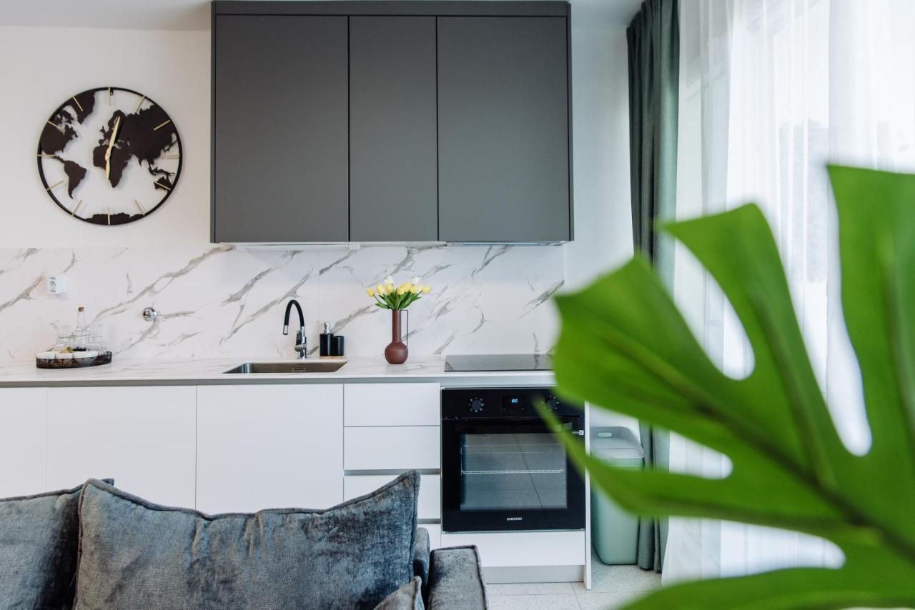 Greenview Apartment Split