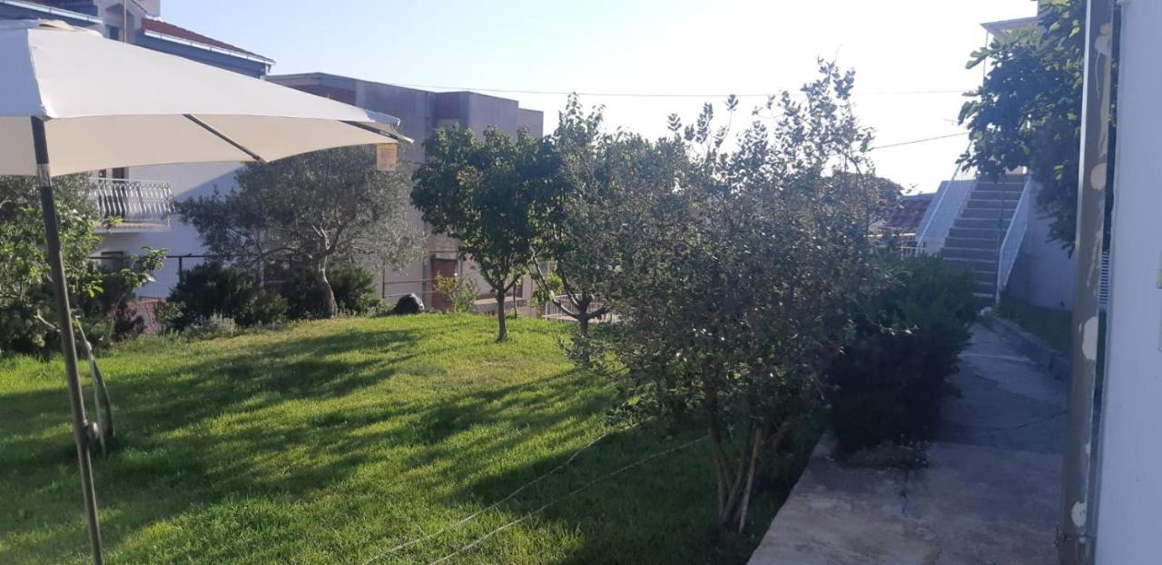 Black&white, Own Parking Apartamento Split