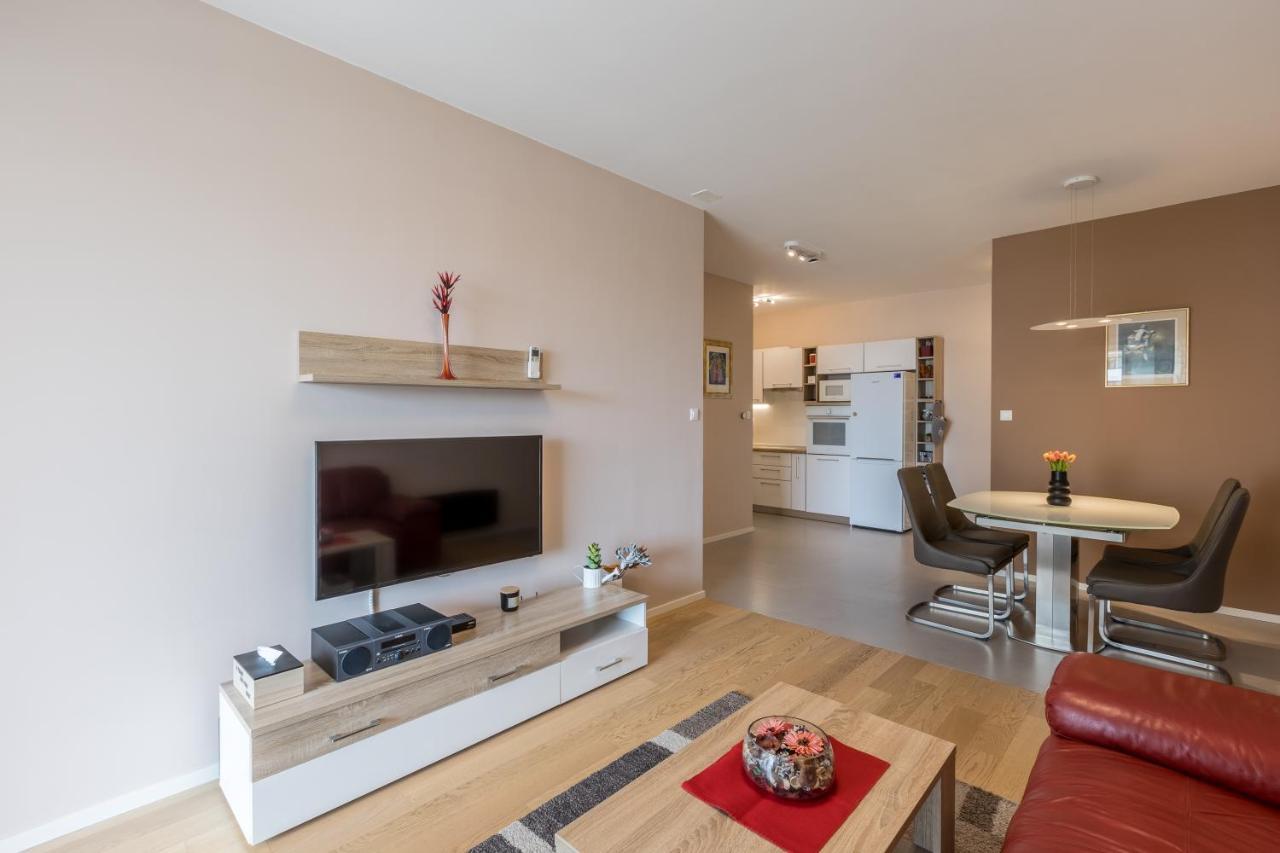 Faye Apartment