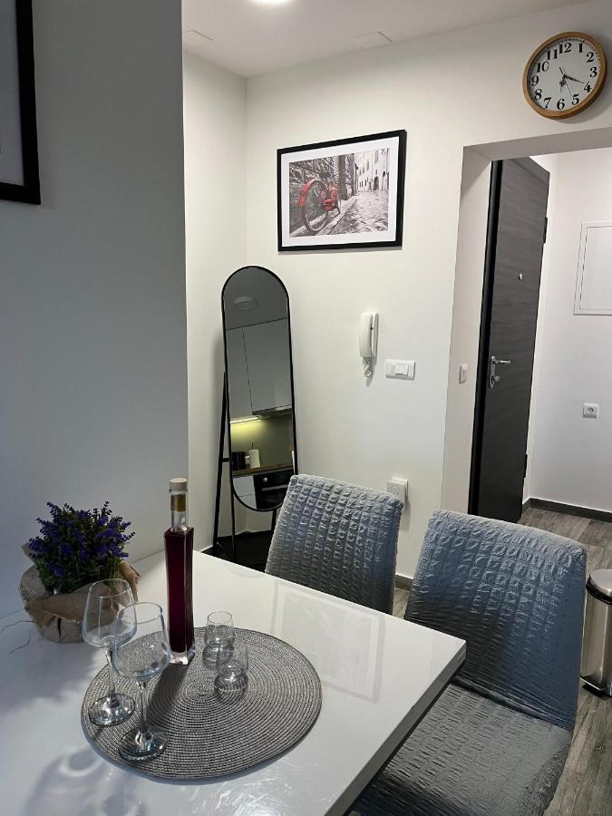 Ante's Apartment Split