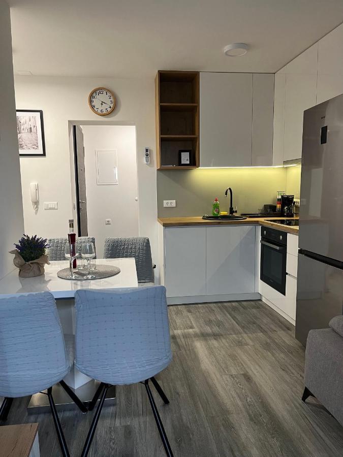 Apartment Ante's Split