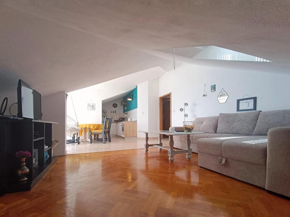 Sea View With Swimming Pool Near Apartment Split