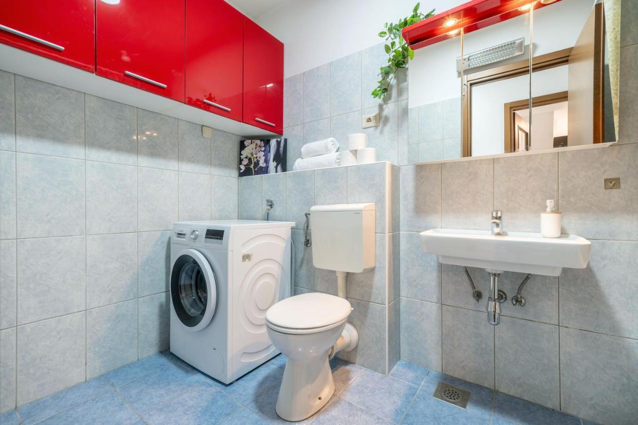 Vibe & Free Garage Apartment Split