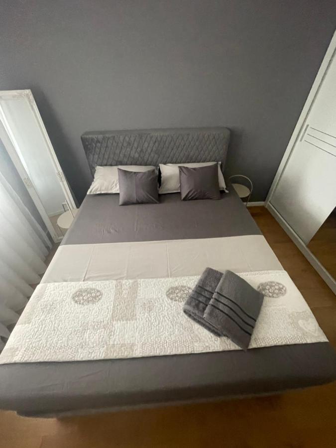 Naomi Znjan Apartment