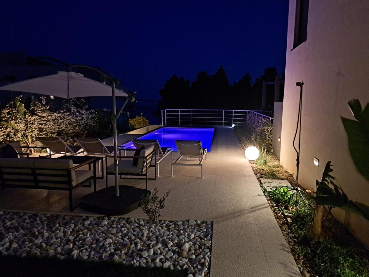 With Private Pool *
