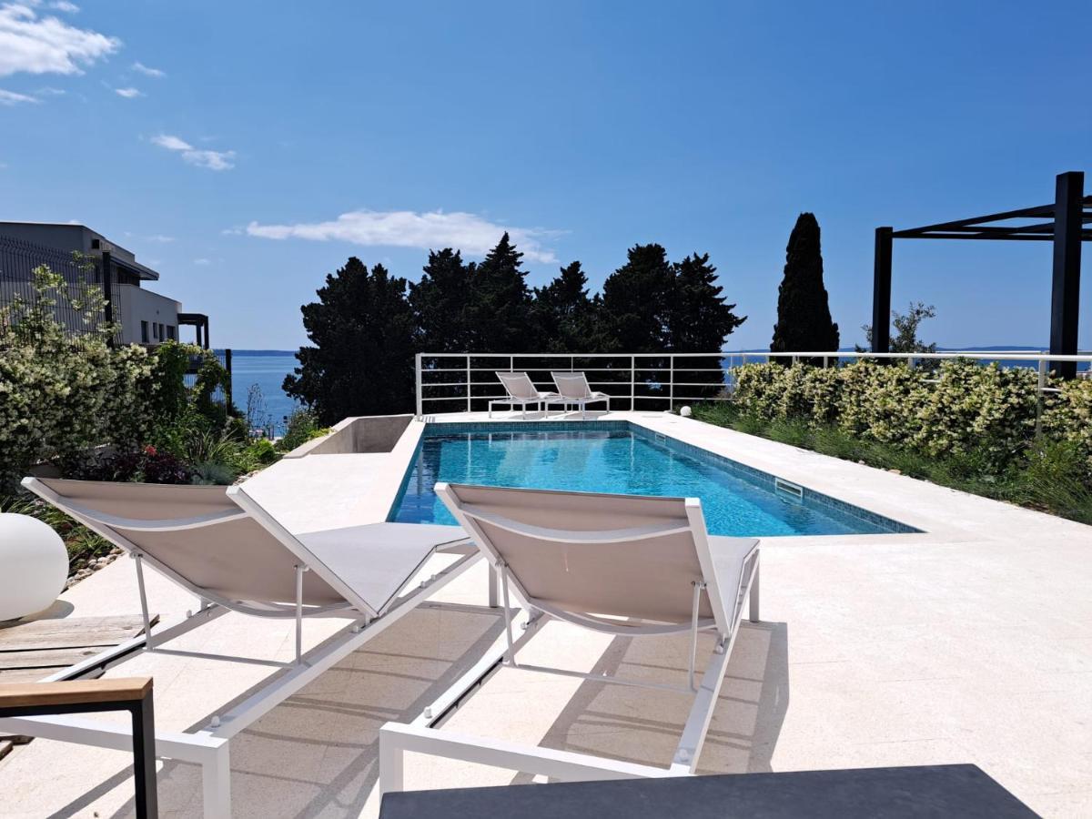 With Private Pool Apartamento