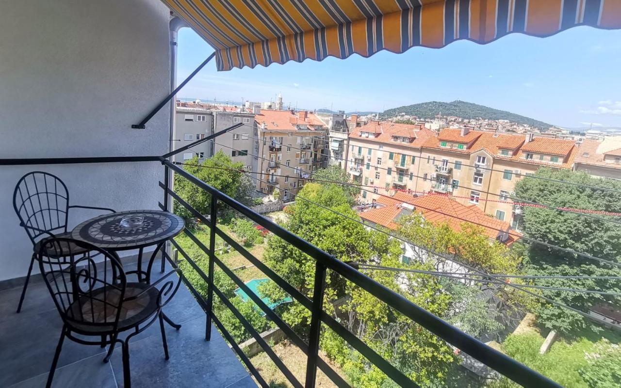 Lulu 90 M2 In Center Of