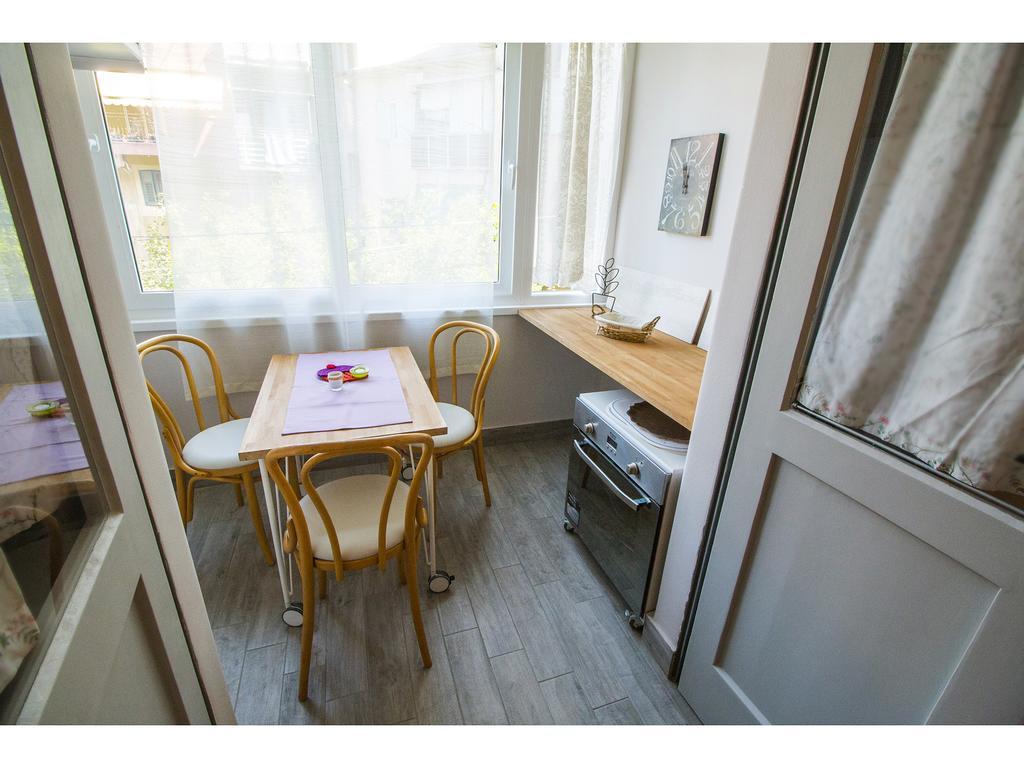 Shades Of Grey Apartment Split