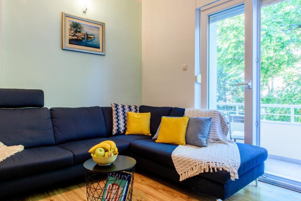 Central 2 Bedroom, Free Private Parking Split