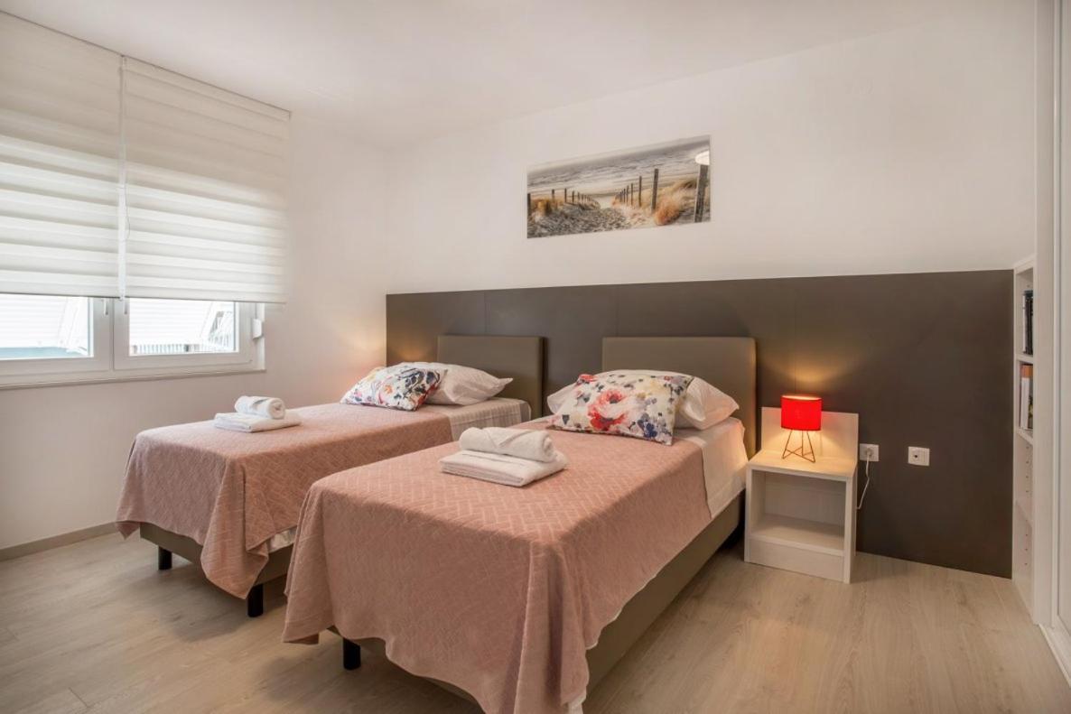 Ac With 2 Bedrooms And 2 Bathrooms-free Private Parking Apartment Split