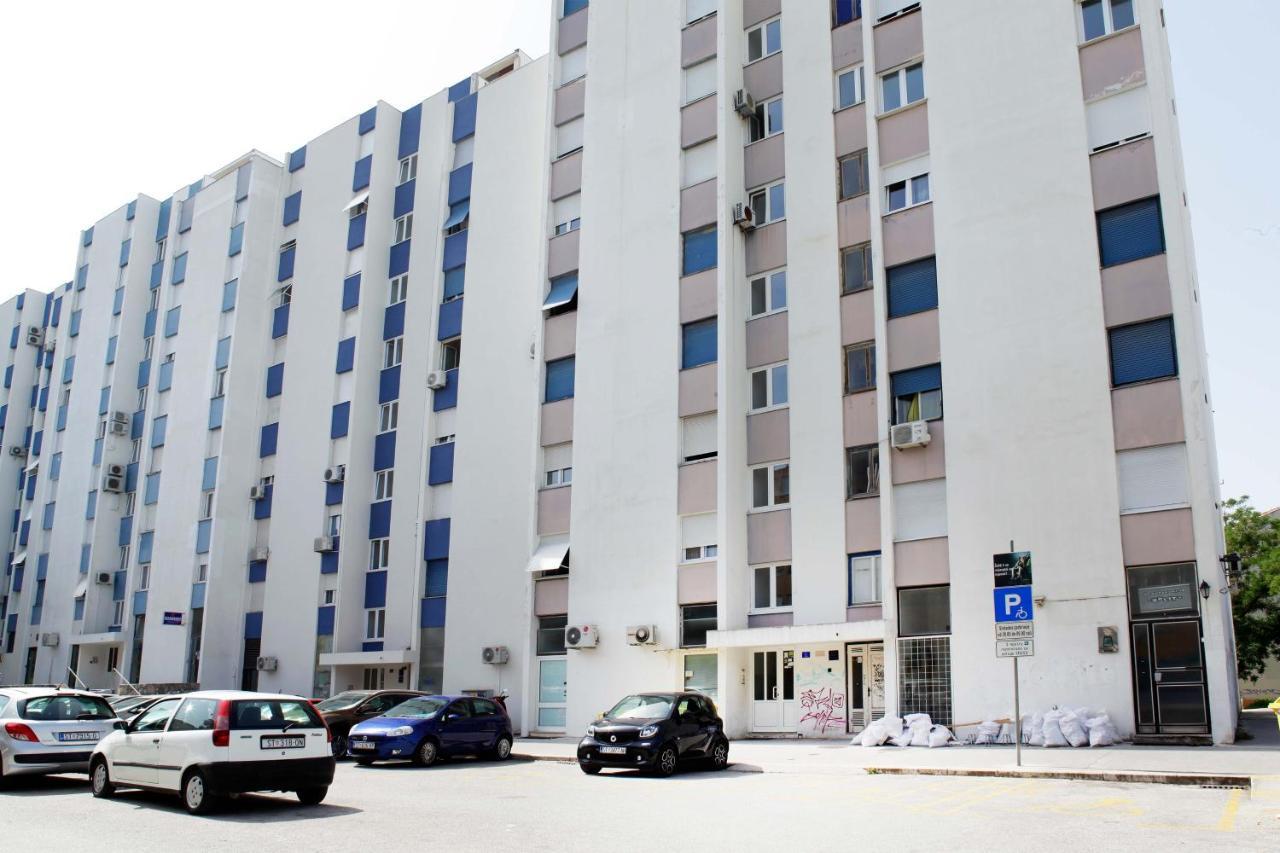 Modern 2-bed Apt, Late Check In Available * Split