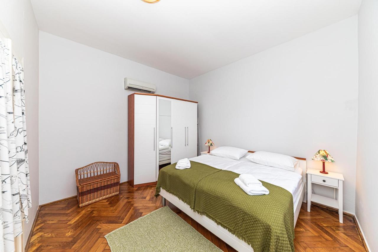 Within Ancient Walls Apartment *