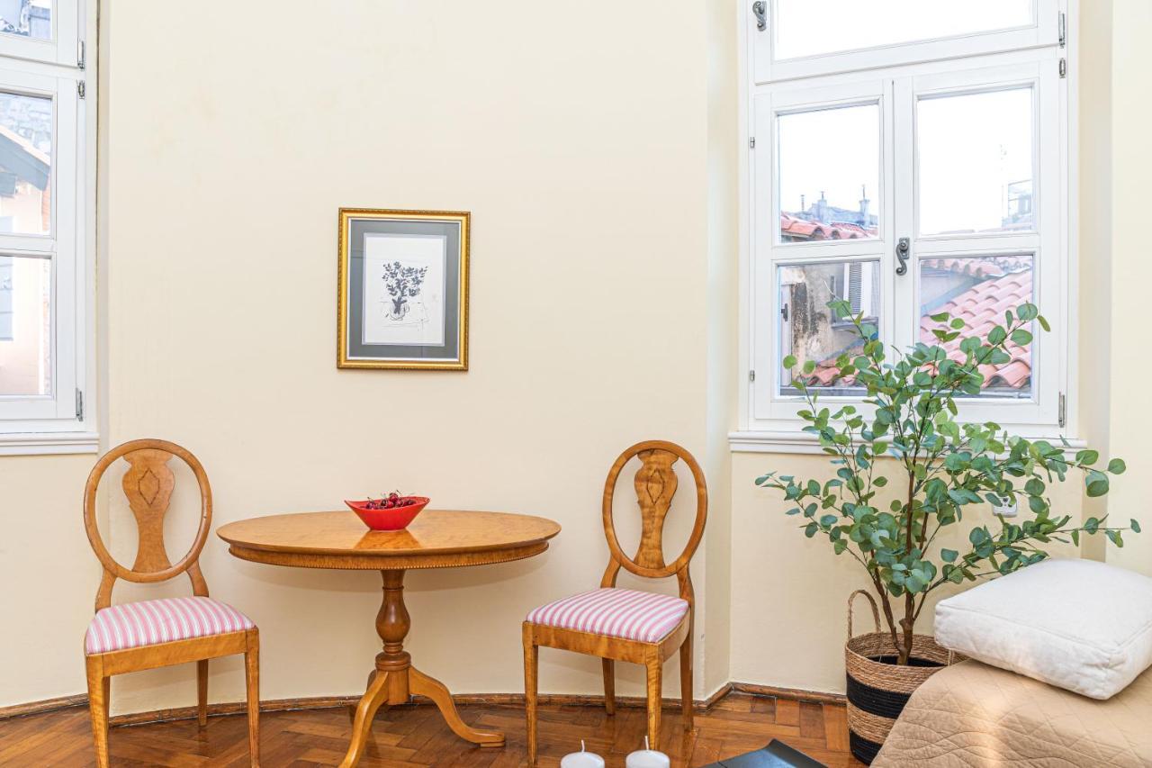 Within Ancient Walls Apartment *
