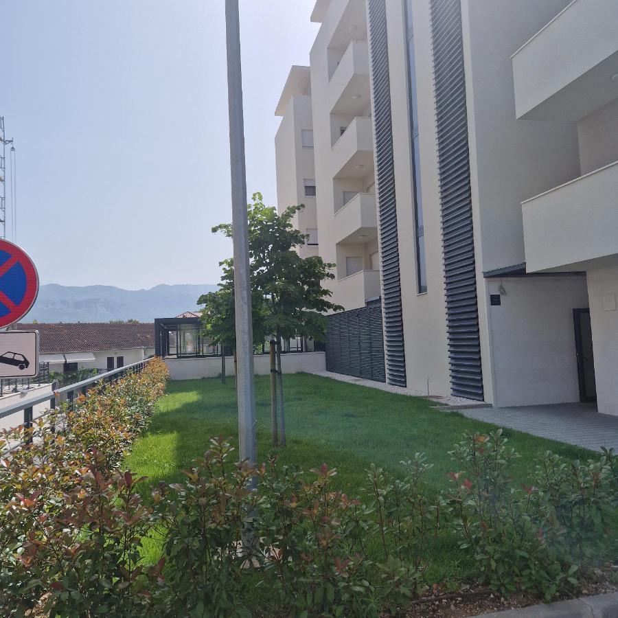 Mare With Terrace Apartment Split
