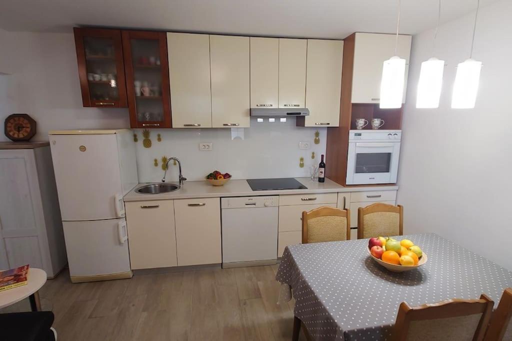 Cozy & Bright In * Split