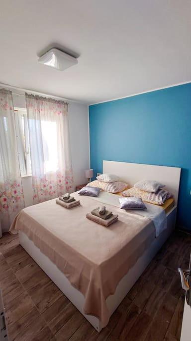Cozy & Bright In * Split