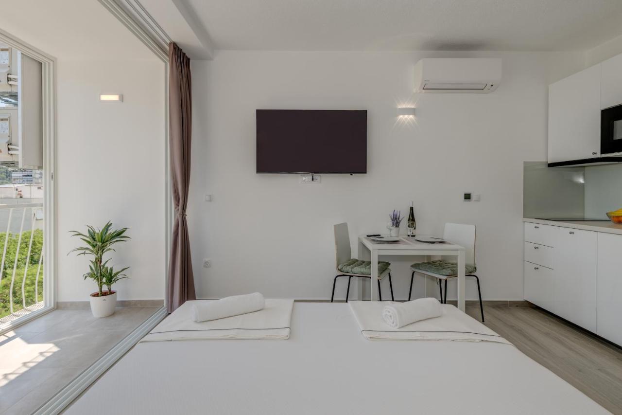 Apartment New Sunny With Balcony, Center *