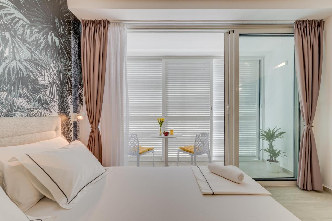 New Sunny With Balcony, Center *
