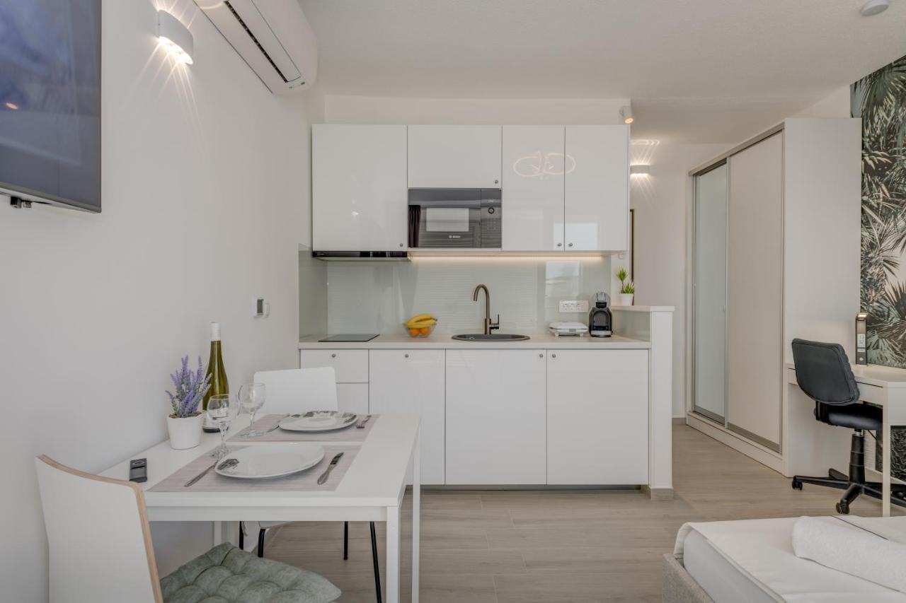New Sunny With Balcony, Center Apartment