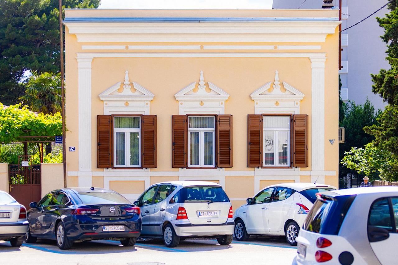 Antique Garden Villa *