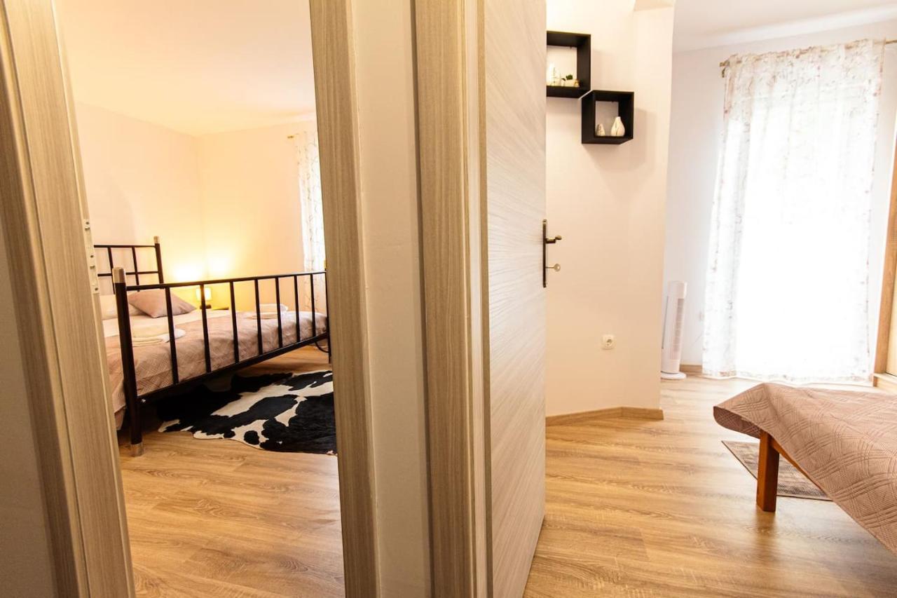 Large Stylish 3 Bedroom Nancy For 5 People *