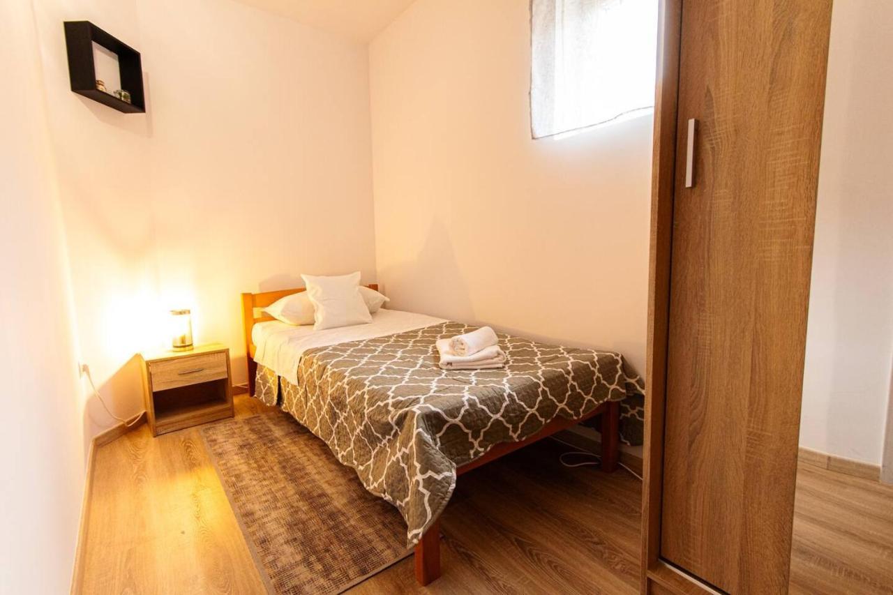 Large Stylish 3 Bedroom Nancy For 5 People