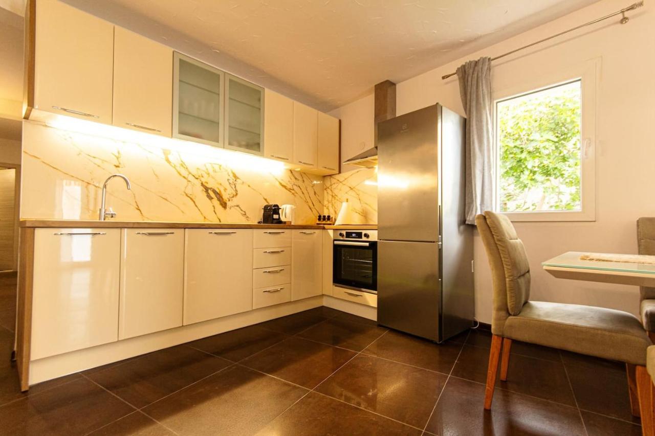 Large Stylish 3 Bedroom Nancy For 5 People